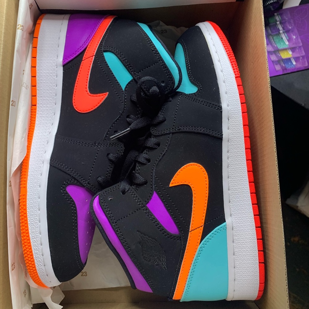 Air Jordan mid